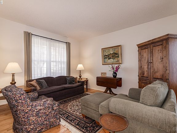 4th image of 59024 Glacier Ave