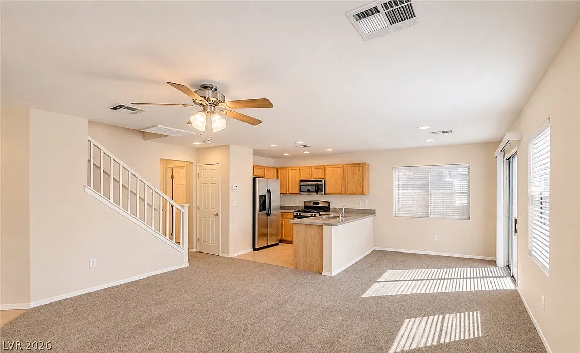 3 bed, 2.5 bath, 1358 sqft, $1,900 — Photo 4