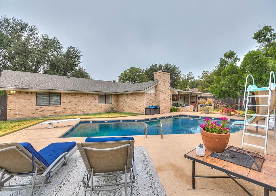 1st image of 2906 Alta Vista Ln