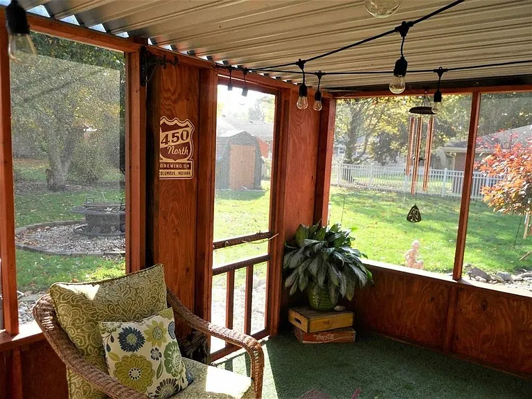 617 Holly Ln — Photo 4