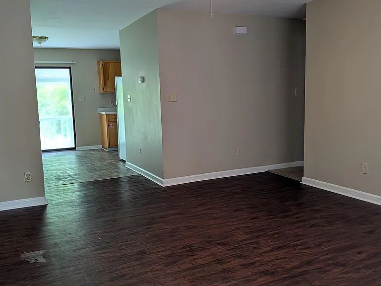 2555 Chateau Ln #3 — Photo 2