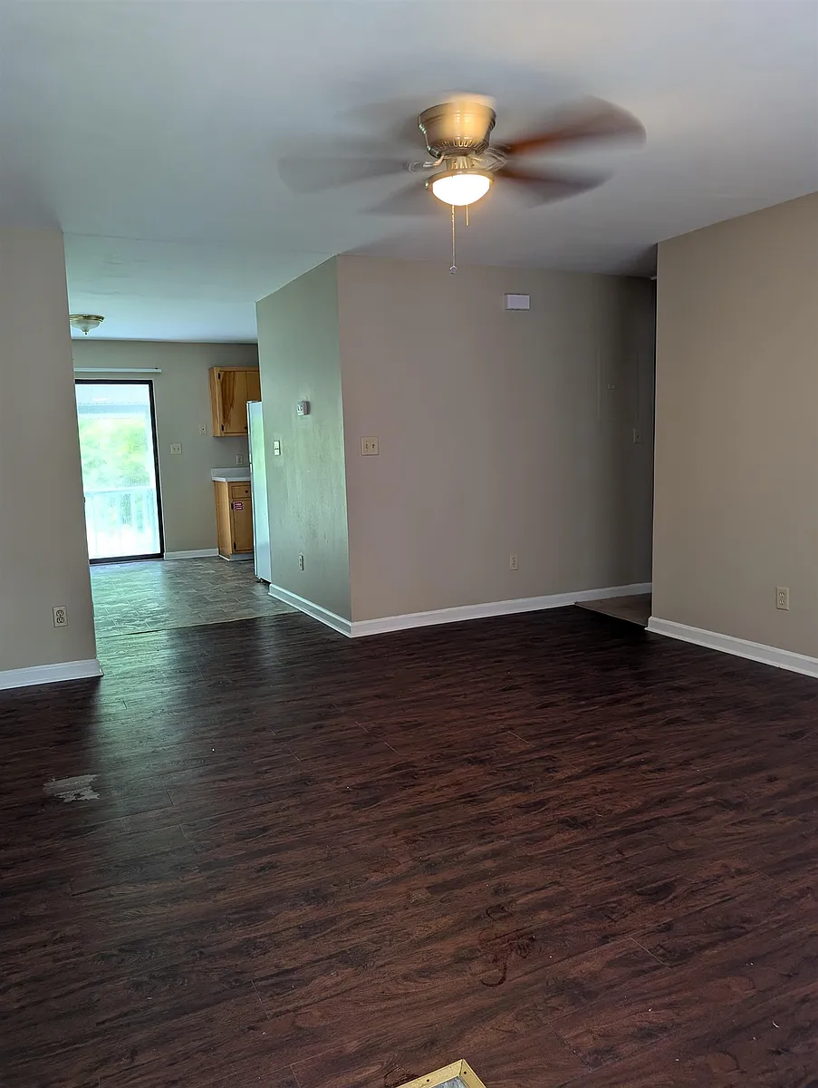 Building Photo - 2555 Chateau Ln #3