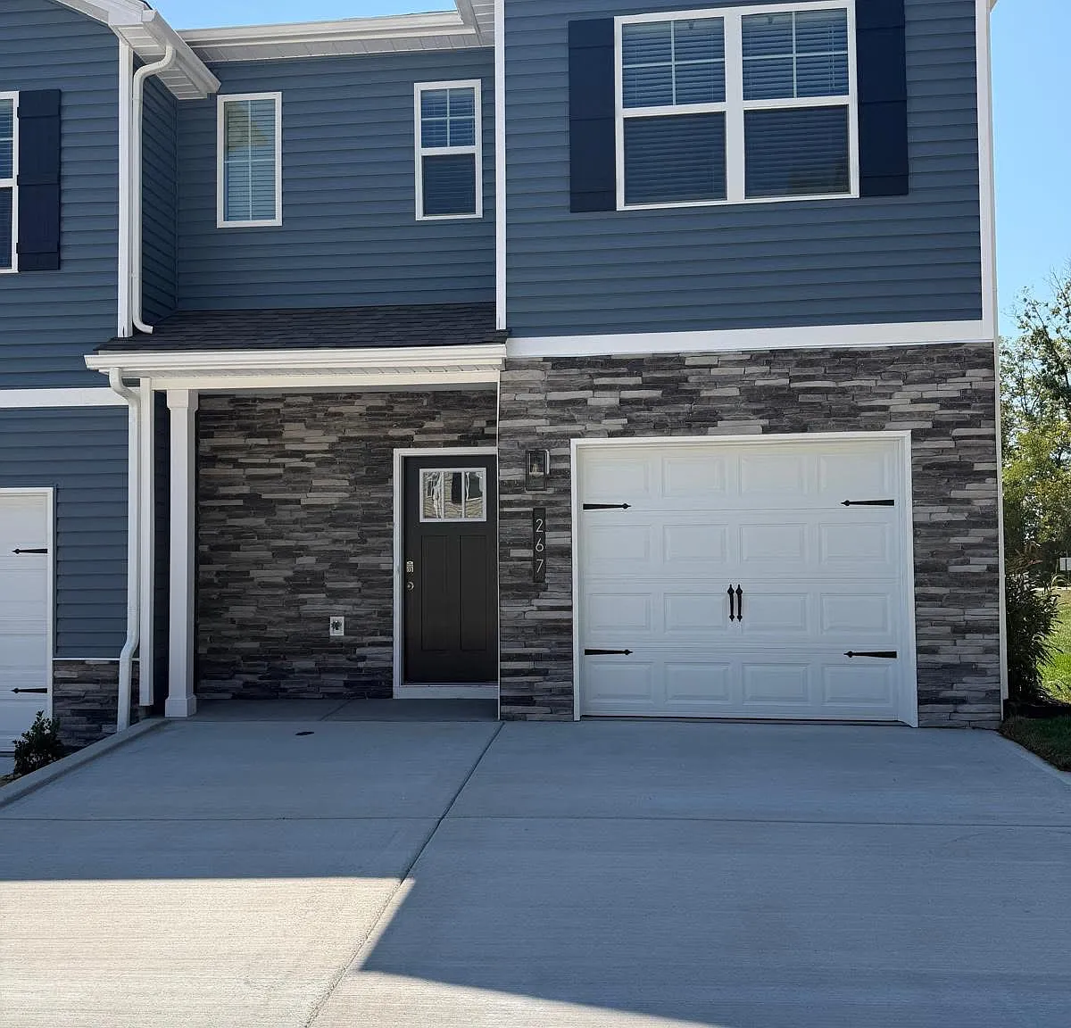 3 bed, 2.5 bath, 1381 sqft, $2,500 — Photo 2