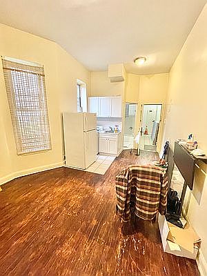 2nd image of 50 E 119th St #1A