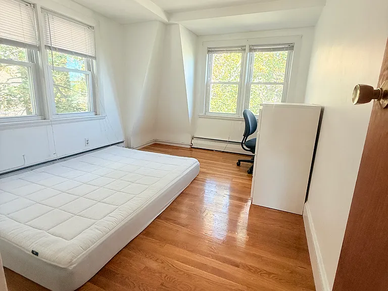 278 Harvard St #10 — Photo 5