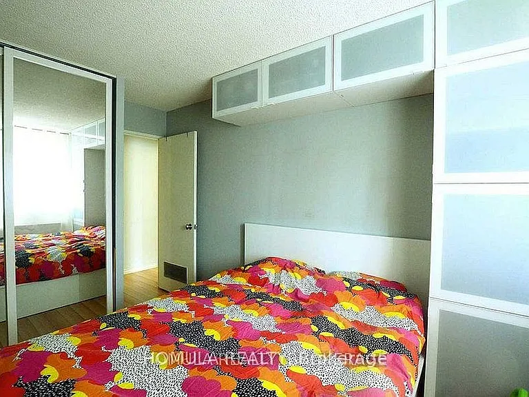 250 Jarvis St #303 — Photo 9
