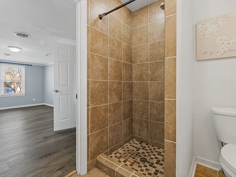 2249 Corbett Ave — Photo 15