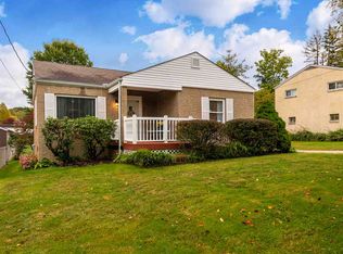 125 Fairland Dr, Nitro, WV 25143