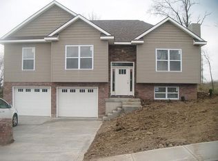 104 Newberry Ct, Knob Noster, MO 65336