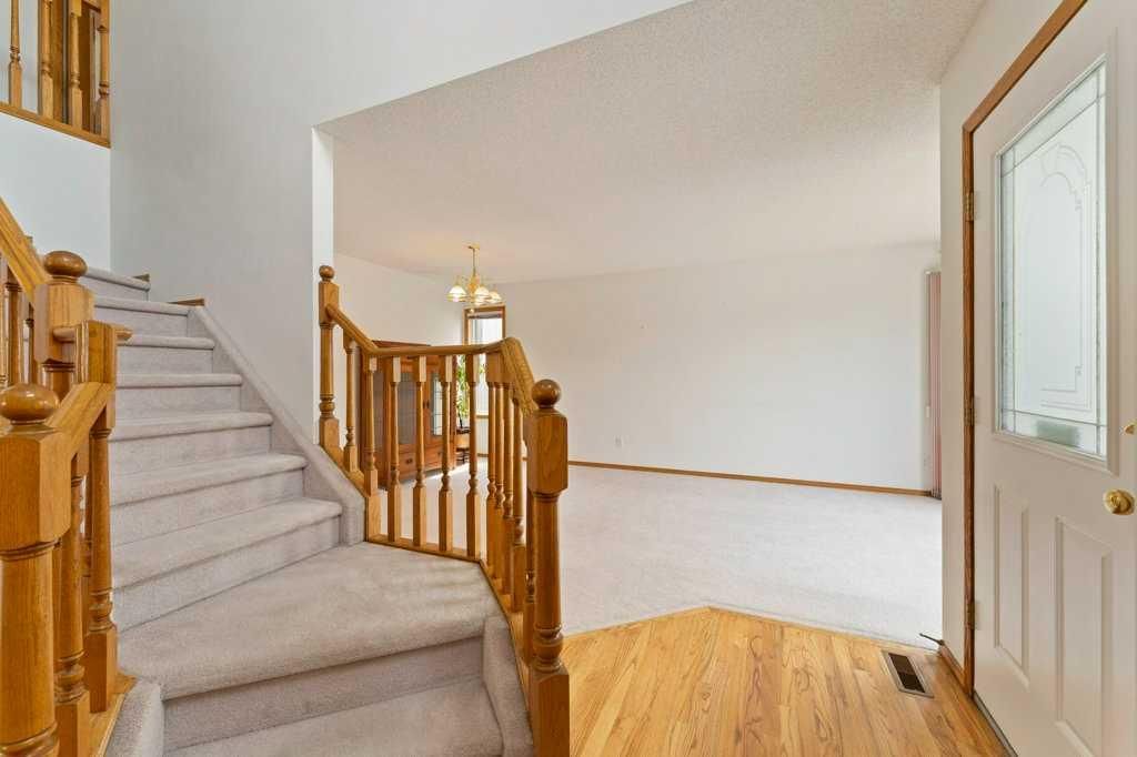 62 Edgebrook Hts NW, Calgary, AB - View 4