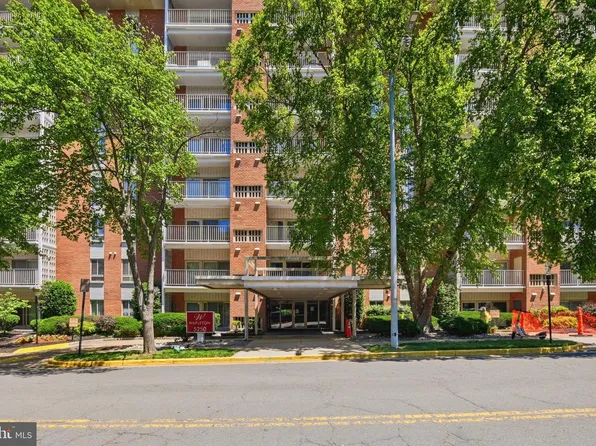 5250 Valley Forge Dr APT 704, Alexandria, VA 22304