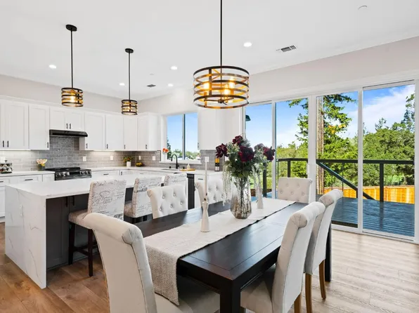 1915 Lyon Court, Santa Rosa, CA 95403