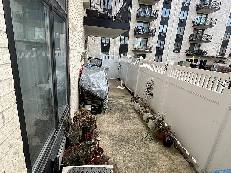 9731 N Fox Glen Dr #1M — Photo 13