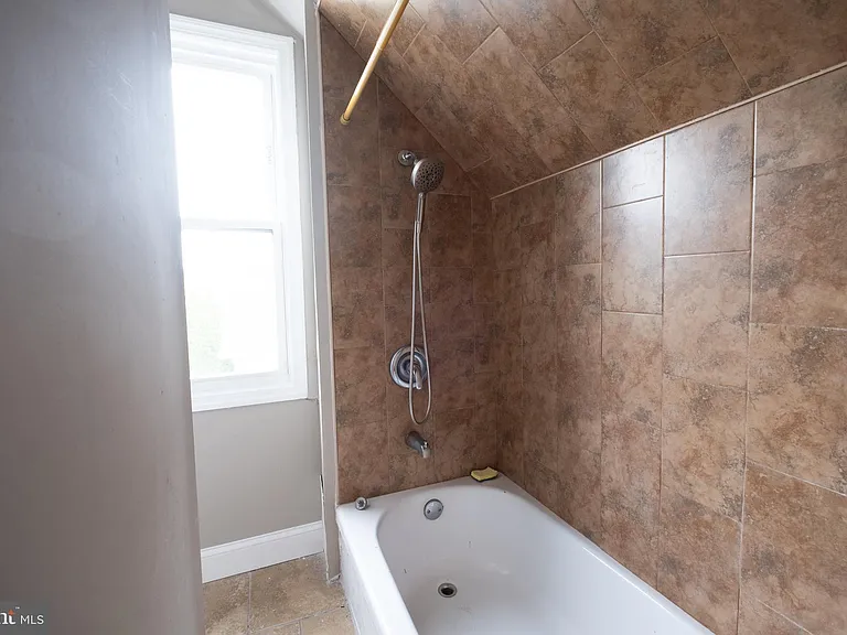 124 Robbins Ave #C — Photo 8