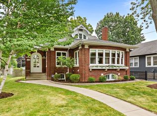 214 Prairie Ave, Libertyville, IL