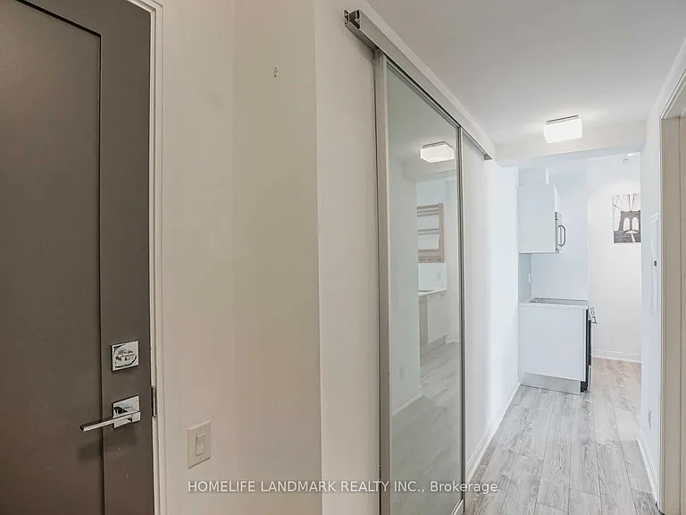 42 Charles St E #3209 — Photo 5