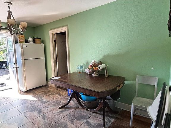 4th image of 2577 NW 22nd St