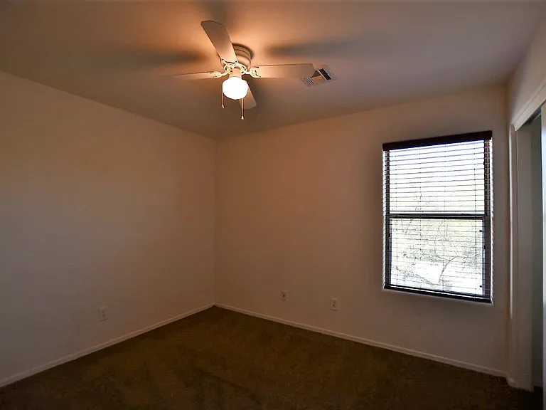 3828 S Vineyard Ave — Photo 9