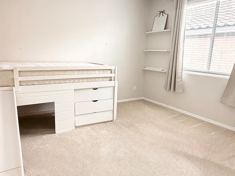 Sydney Dr NE — Photo 10