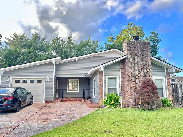 201 Paddlewheel Rd, Fayetteville, NC 28314