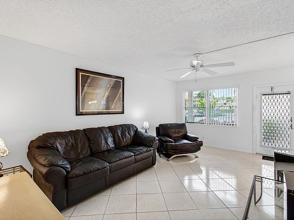 3rd image of 1009 Hythe A