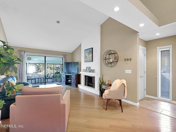 5th image of 202 Vista Lagoon Ct Unit B-4