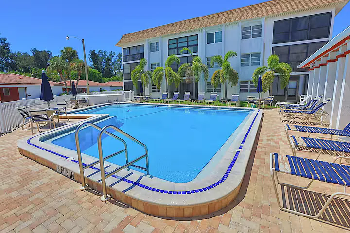 2 bed, 980 sqft, $6,200 — Photo 1