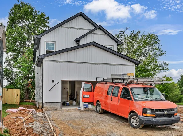 302 Switchgrass Dr, Clarksville, TN 37042