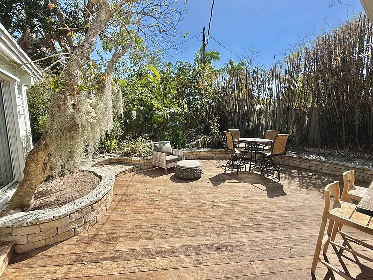 111 N Bay Harbor Dr — Photo 10