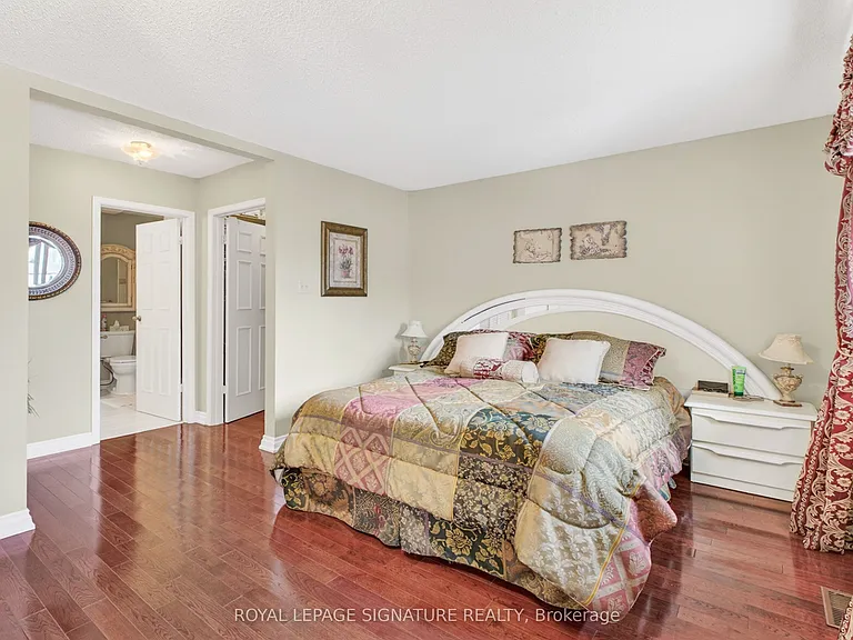566 Huntington Ridge Dr — Photo 16