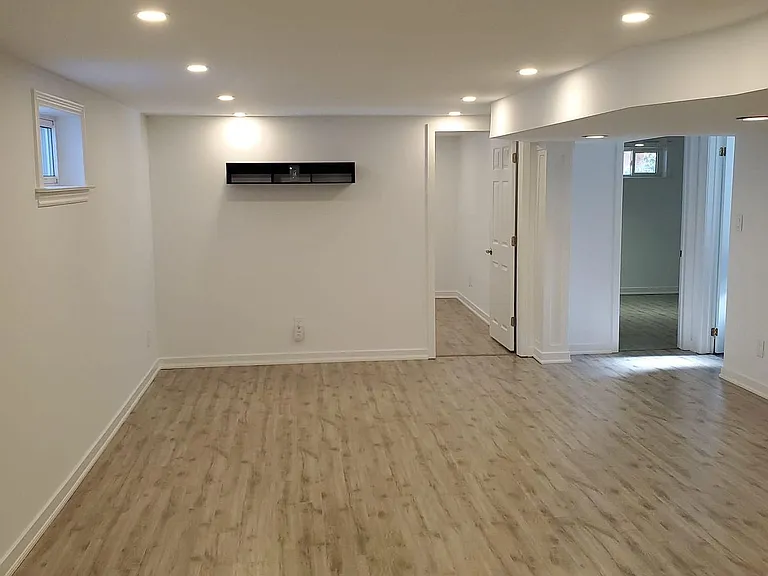 347 Ella Ct #LOWER — Photo 4