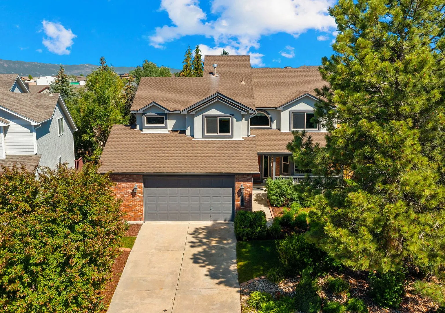 Gorgeous 6 Bedroom Home in Monument — Photo 3