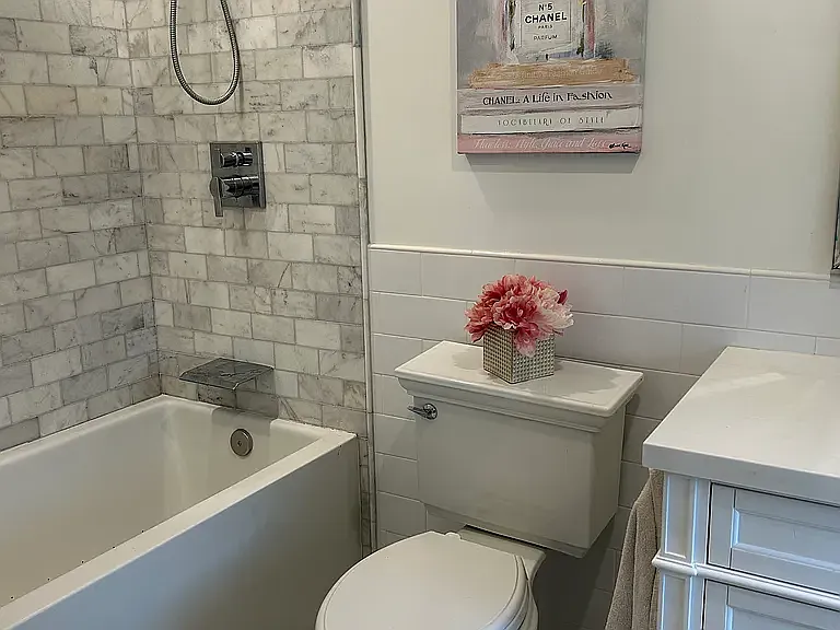 Queen bath 1