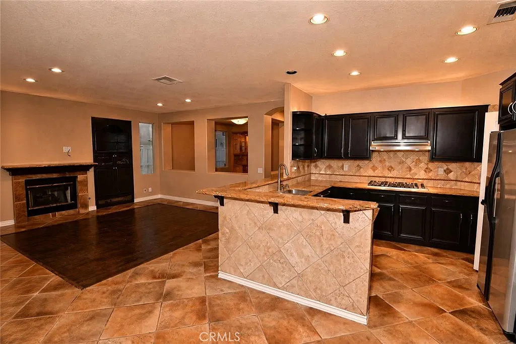 5 bed, 3149 sqft, $5,500 — Photo 3
