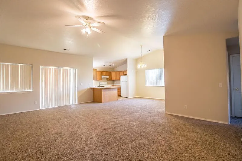 3 bed, 2.0 bath, 1765 sqft, $2,500 — Photo 3