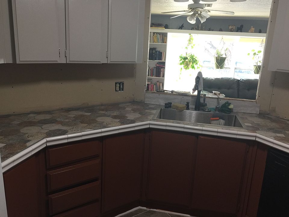 1st image of 601 Holly St