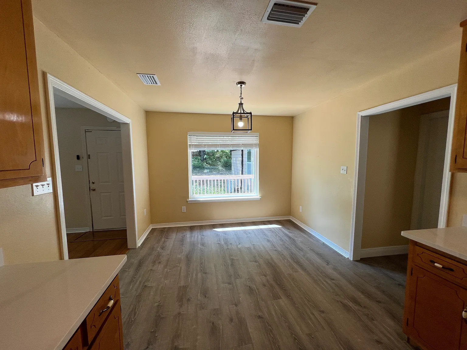 3 bed, 1350 sqft, $1,850 — Photo 4