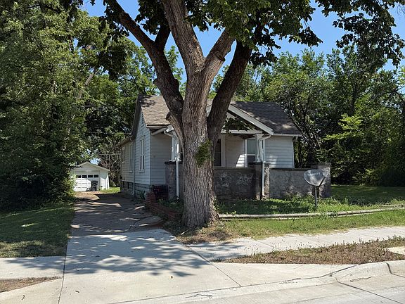 3rd image of 715 E Quincy St