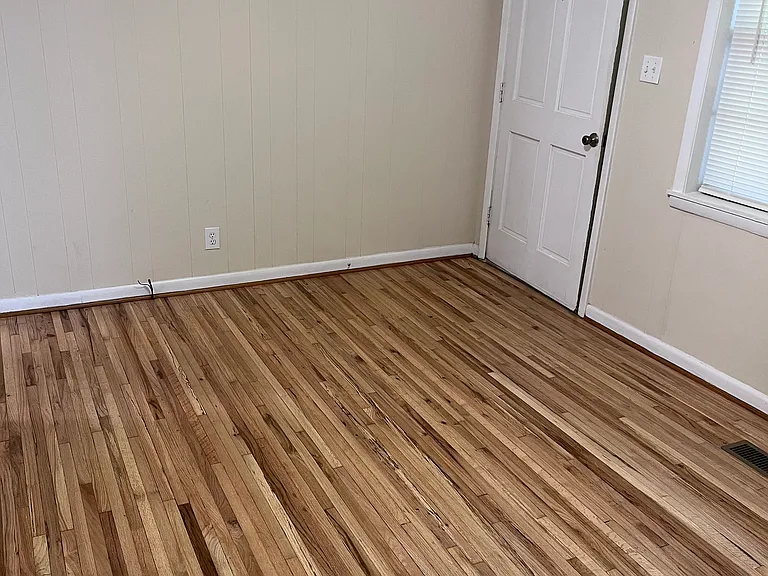 404 Ingram Ave W — Photo 2