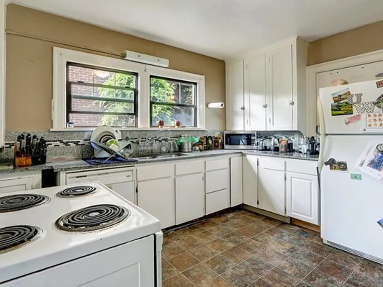 2812 Montlake Blvd E — Photo 5