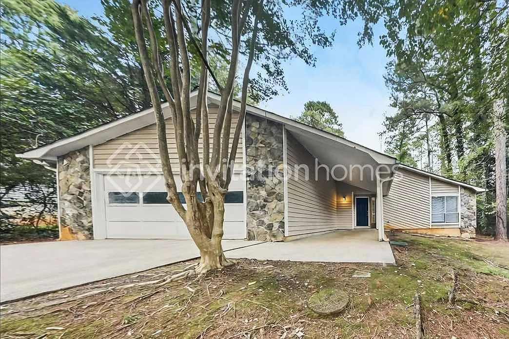 614 Oxford Hall Dr Lawrenceville, GA 30044 — Photo 1