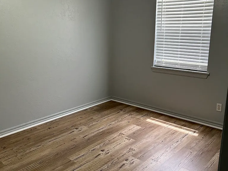 115 E Johnson St — Photo 9