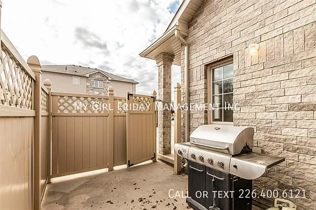 Building Photo - 1941 Ottawa St S #2D