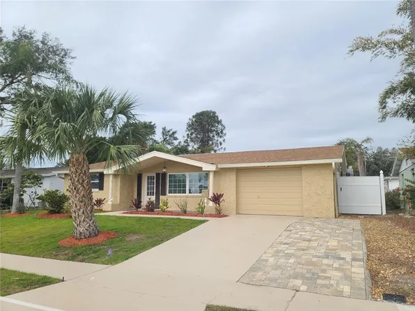 5611 Riddle Rd, Holiday, FL 34690