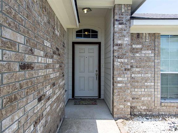 3rd image of 1122 E Park Dr