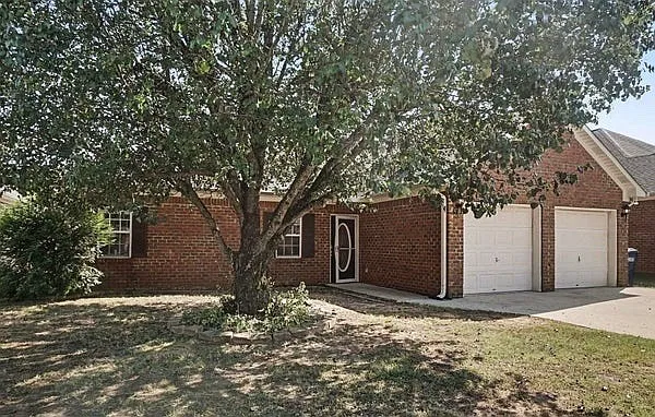 100 Camellia Ln — Photo 2