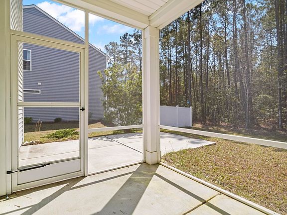 5th image of 543 Meadowgrass Ct.
