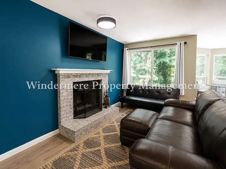 1087 NW Brinkley Ct — Photo 7