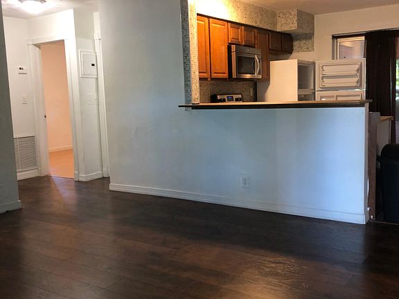 3rd image of 4709 SW 28th Ave