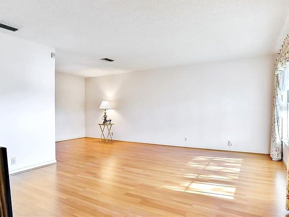 5th image of 1105 Cephia St
